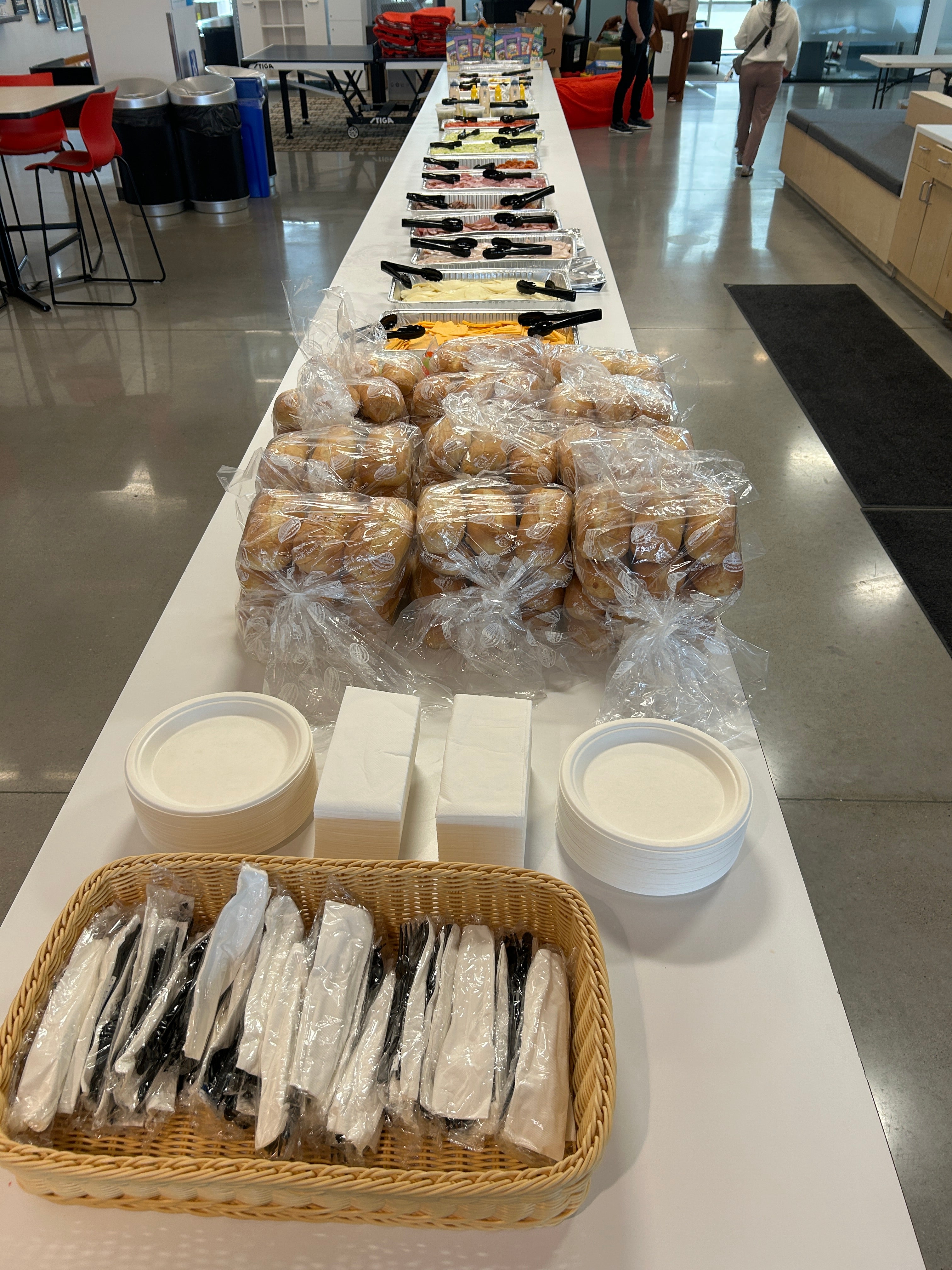 [Classic] Build-Your-Own Sandwich Bar (sandwiches, chips, cookies)