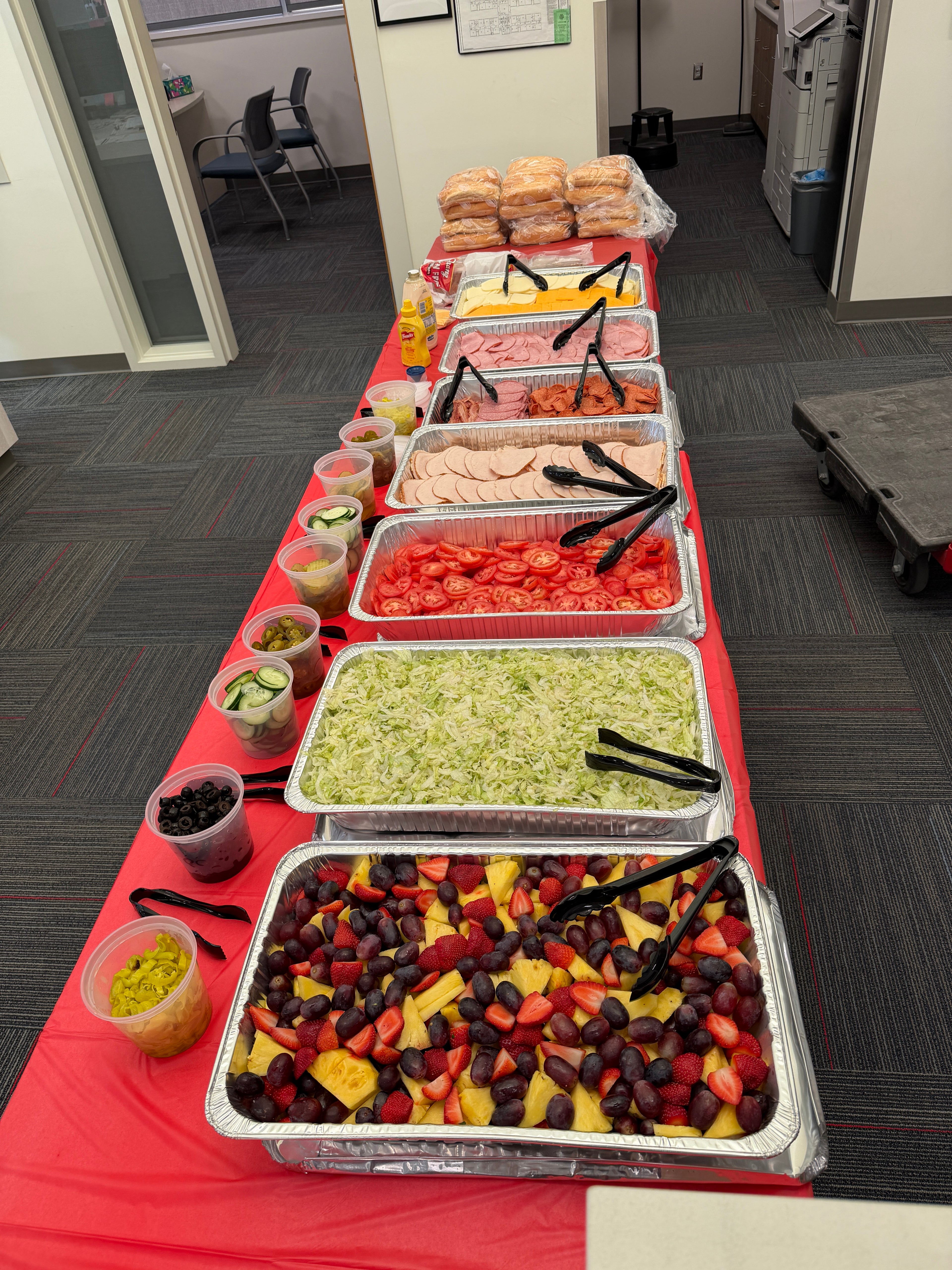 [Deluxe] Build-Your-Own Sandwich Bar (sandwiches, chips, cookies, fresh fruit)